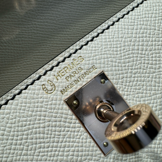 Hermès Special Order (HSS) Kelly Sellier 25 Craie and Black Epsom Gold Hardware